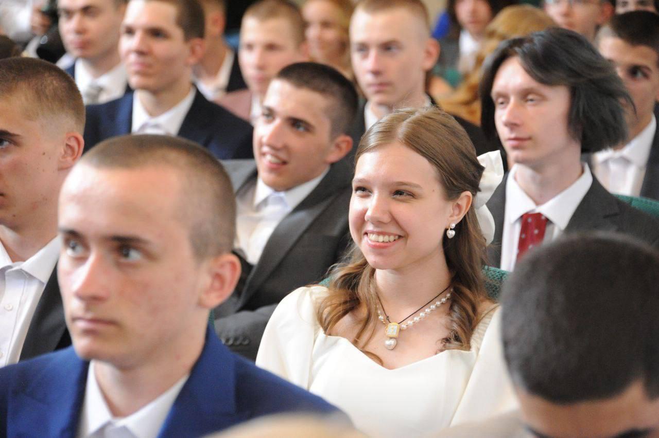 Выпускникам из Лисичанска и Рубежного вручили аттестаты в Елабуге